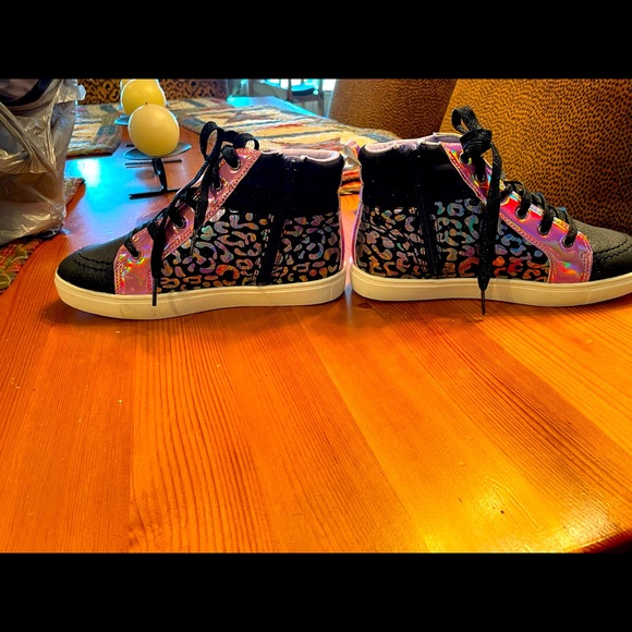 Kid’s High-top Tennis Shoes, size 4 - Picture 1 of 8